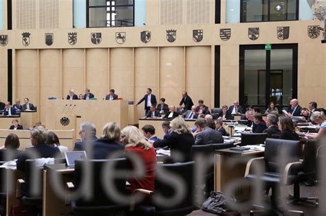 Der bundesrat berät über ein gesetz, das ihm noch gar nicht vorliegt. Bundesrat stimmt Corona-Sozialschutz-Paket zu - OSKURIER
