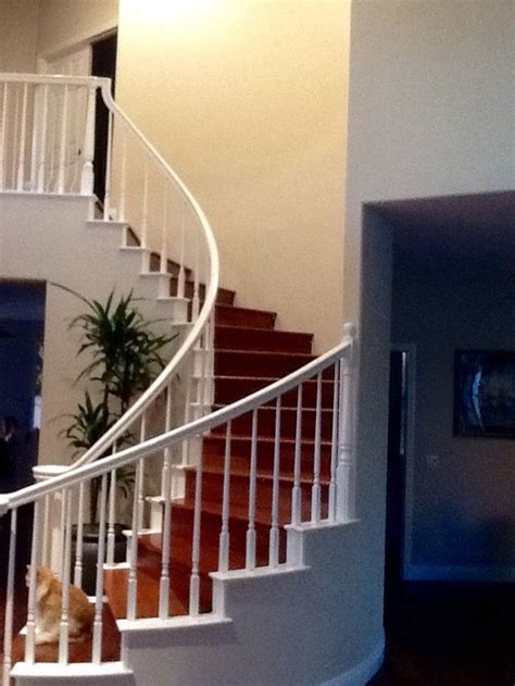 As such, staircases serve dual purposes: How to decorate the walls of a curved staircase?