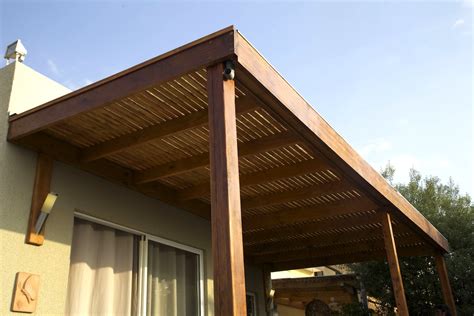 Pergolas de madera de abeto laminado con techo de policarbonato celular de 10 mm. Techos De Madera Resistentes Y Duraderos - Casas Top