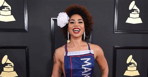 Joy Villa Wears ‘make America Great Again’ Dress To Grammys Ny Daily News