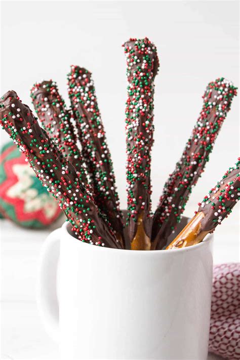 Every foodie needs a le creuset, so give them the best gift ever: 35 Homemade Christmas Food Gifts - Best Edible Holiday ...