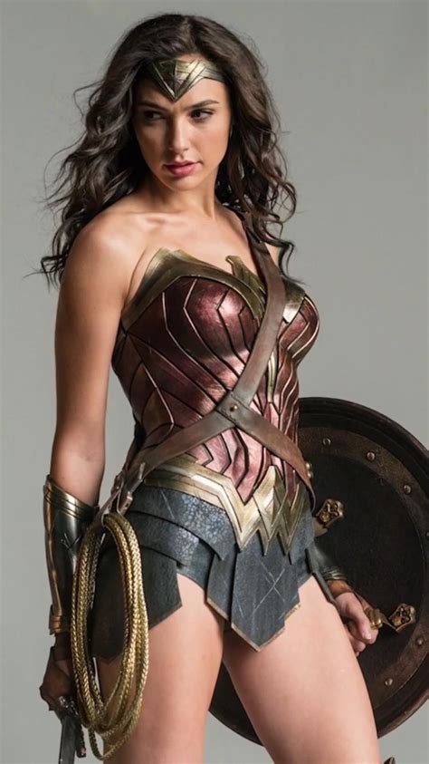 New Gal Gadot Wonder Woman Lasso Image From Batman Vs Superman