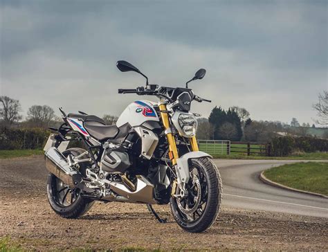 The warranty period also includes comprehensive roadside assistance, available 24/7 every single day of the year. Better Boxers: 2020 BMW R1250RS & R1250R Review | GearOpen