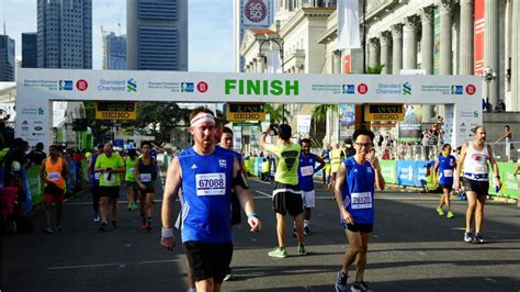 National runner and 2017 sea games marathon champion, soh rui yong was the first singapore male runner to complete the full marathon of the. Standard Chartered Marathon Singapore 2016