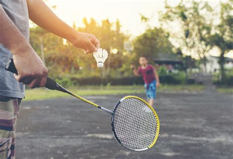 Choose the suitable kids badminton lessons. BADMINTON