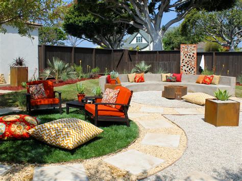 How to build the best outdoor stone diy fire pit in your backyard along with a goldens' cast iron 30 gallon syrup kettle fire pit! DIY backyard fire pit: Home-made Ideas to Build Outdoor Fire Pits | FIREPLACE DESIGN IDEAS