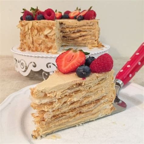 Jetzt ausprobieren mit ♥ chefkoch.de ♥. Napoleon Torte mit Beeren - Backen zur EM + Gewinnspiel ...