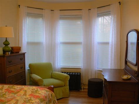 Curtains can make a major statement in a bedroom. Best Curtain Rods for Bay Windows - HomesFeed