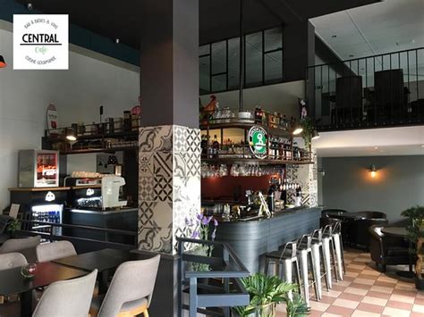 Bienvenue sur la page officielle du puy du fou ! Central Café, Le Puy-en-Velay - Restaurant Avis, Numéro de ...