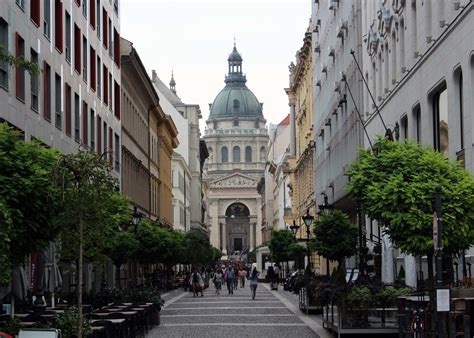 Een van de vele geweldige gratis stockfoto's van pexels. Budapest's city centre apartments are expensive because of ...