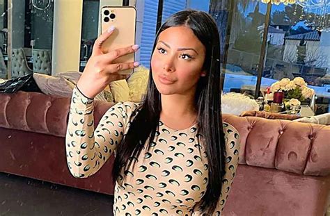 La jeune femme a pris la pose aujourd'hui, maeva ghennam est devenue une star de la télévision et des réseaux sociaux. Maeva Ghennam : Son année 2020 en 10 photos Instagram