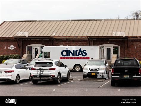 Cintas Delivery Truck Hi Res Stock Photography And Images Alamy