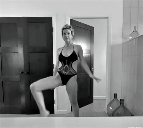 Evangeline Lilly Looks Sexy In A Swimsuit Pics Gif Video Yes