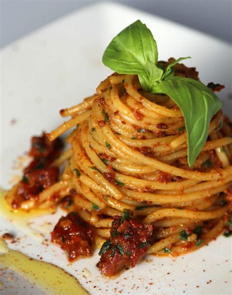Spaghetti Al Pesto Di Pomodori Secchi E Peperoncino Recette
