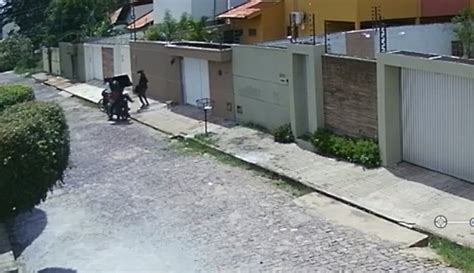 Vídeo Mostra Criminosos Invadindo Casa De Jornalista E Fazendo Arrastão