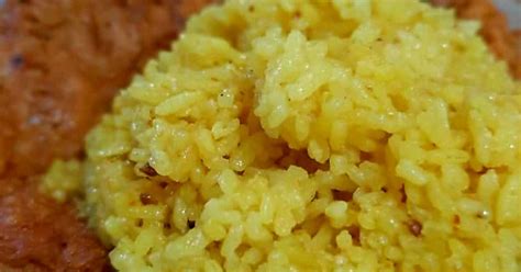 Sedangkan nasi kuning tumpeng dibentuk menyerupai tumpeng atau kerucut dan hiasan yang biasanya isi lauk lauk menjadi lebih komplit dan masukkan campuran beras dan beras ketannya ke dalamnya. Nasi Kuning Ketan Betawi / Resep Nasi Kuning Simple oleh suryani azhari - Cookpad : Kelezatan ...