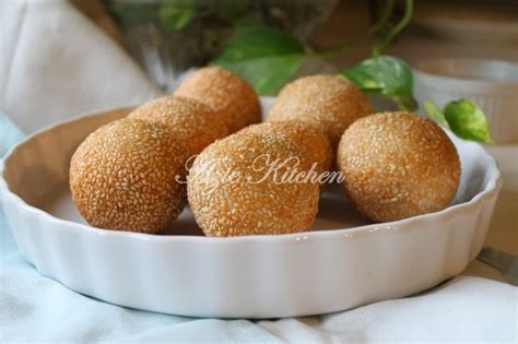 Menerima tempahan aneka kuih talam dan pulut kuning diputrajaya. Kuih Bom Asli Berinti Kacang Hijau - Azie Kitchen