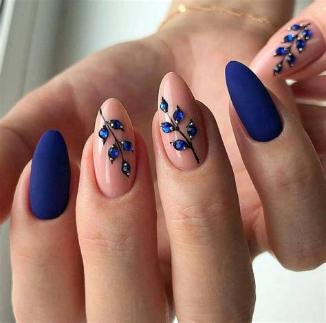 Piel morena puede referirse a: Hermosas Uñas DeNube y Azul | Uñas almendradas, Uñas amarillas