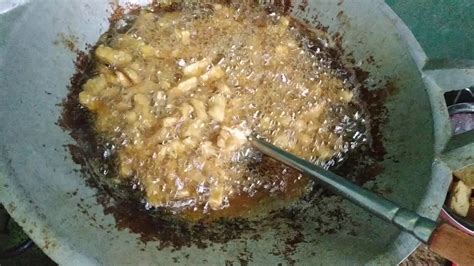 Tumis bawang putih yang dirajang halus, kemudian masukkan wortel yang telah dipotong kecil. Cara membuat tempe kering, tahu, Touge, Cewek Harus Pinter ...