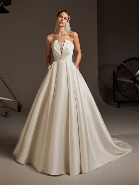 Phoebe Wedding Dress From Pronovias Hitched Co Uk
