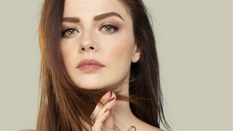 2 watchers 1.9k page views 7 deviations. Annalisa, la svolta bollente dopo Amici: scollature e ...