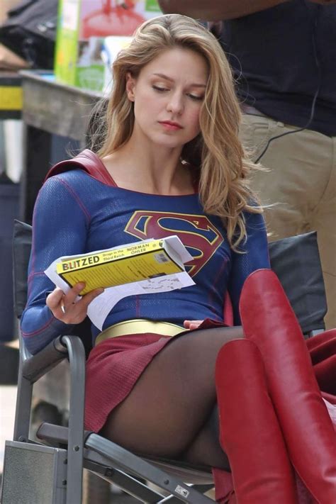 Melissa Benoist on the set of Supergirl スーパーガールシーズン の撮影の合い間の