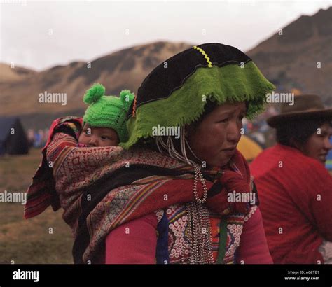 Madre Peruana E Hija Fotografías E Imágenes De Alta Resolución Alamy