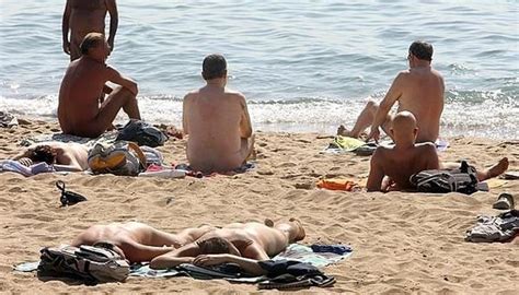 El Estar Desnudo En Un Espacio P Blico Como La Playa No Constituye Manifestaci N Del Derecho
