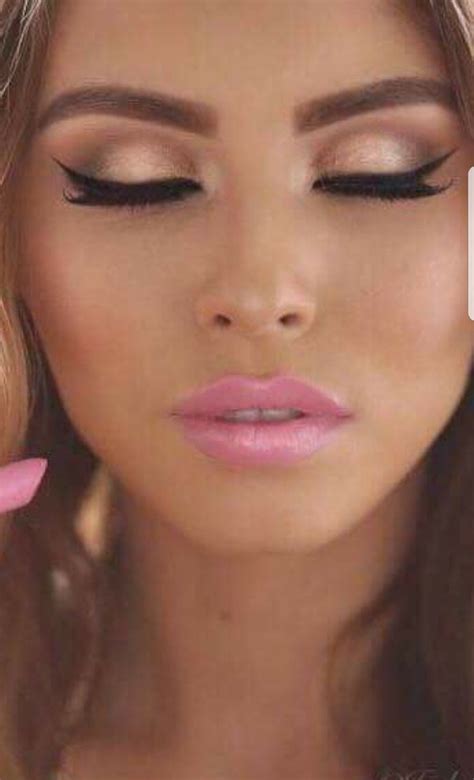 Pin By Lucinda Fernandez On Eyes Pink Lips Prom Makeup Simple Prom