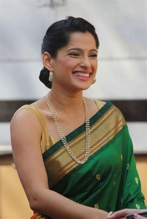 Priya Bapat Marathi Actress Biography Age Marriage Wiki Husband Height