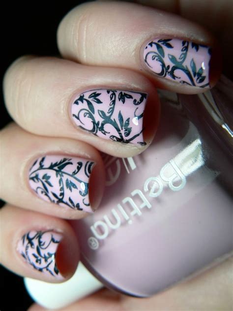 Wish I Could Figure Out How To Do These Lace Nail Art Lace Nails