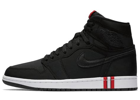 Walk the streets in your favorite jordan clothing, but with an international flair. Nike Air Jordan 1 Retro High Paris Saint Germain
