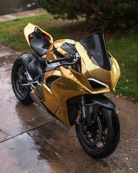 Ducatiobsession This Panigale V4 Is Pure Gold 😲💯 Do You Agree 👇🏻
