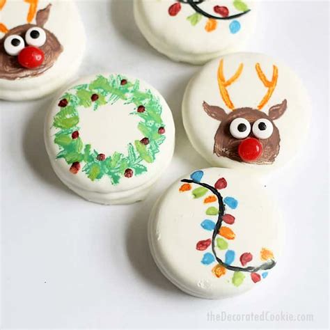 We always get a fresh christmas tree every year, despite the fact that it's kind of a pain in the neck and is a total pine needle mess by the end of december. PAINTED CHRISTMAS OREOS -- easy Christmas cookies idea