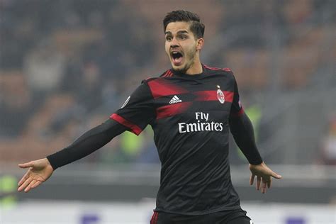 Andre miguel valente da silva, a portuguese footballer born on 6th november, 1995 at baguim do monte, portugal. Meski Gagal Lepas Andre Silva, Milan Tetap Datangkan Angel Correa - Vivagoal.com