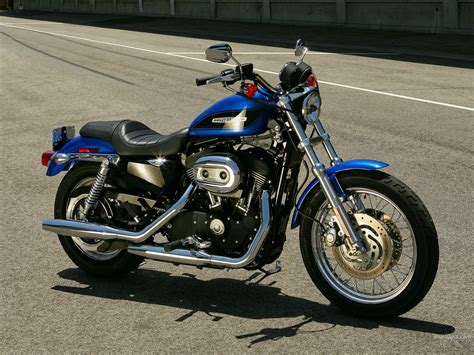 The narrowness, the engine form, the gas tank shape, the muffler for reasons we don't quite understand, harley has chosen not to give the two other 1200 sportsters the same engine tuning as the xl1200s sport, which has even more torque. Harley Davidson XL 1200 R Sportster - Harley Davidson Motor