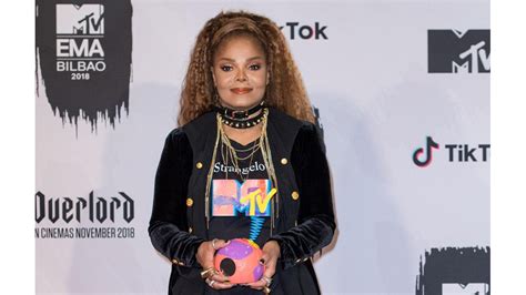 Janet Jackson Dedicates Award To Stifled Woman 8days