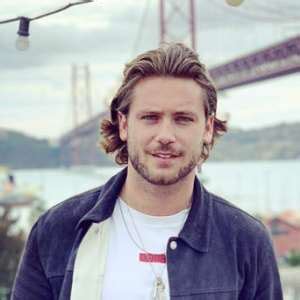 Bastian baker is a swiss author, compositor and singer. Bastian Baker Birthday, Real Name, Age, Weight, Height, Family, Contact Details, Girlfriend(s ...