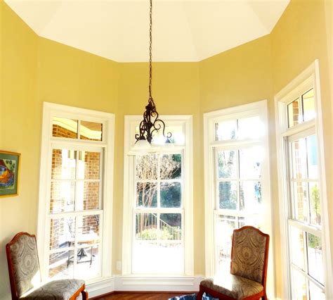 Whether bay window used as a breakfast nook or a display area, the relevant window treatment provides insulation and add either an elegant or a cozy look to the kitchen. Best Window treatments for bay windows & how to find window treatment fabrics. - Interior Design ...