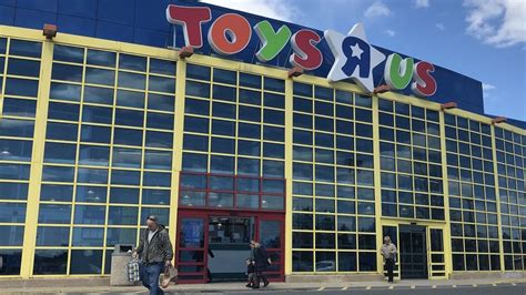 A toysrus conta com 59 lojas na espanha e em portugal. Out with the Hot Wheels, in with the carpet, tile and ...