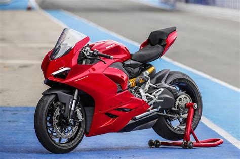 The 2020 version of the panigale v4 boosts performance even further and takes track riding to the next level for amateurs and pros alike. Ducati Panigale V2 2020 | Blog de Compro tu Moto