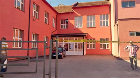 Ministria serbe e Arsimit urdhëron që mësimi në shkollat në Kosovë të