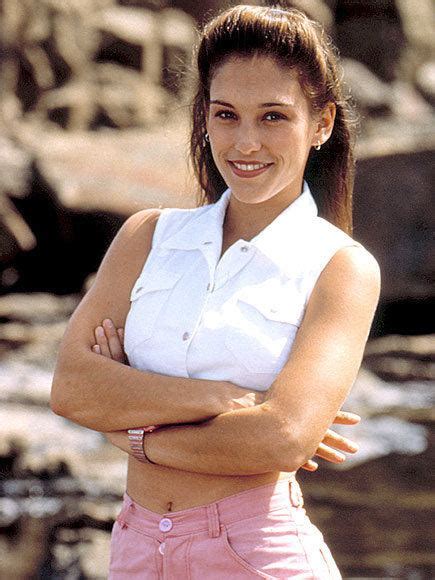 Amy Jo Johnson ~ Complete Wiki And Biography With Photos Videos