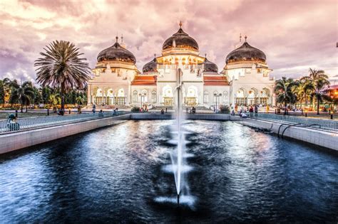 Nah, kalau tadi masjidil haram merupakan masjid terbesar di dunia. 7 Masjid Terbesar di Asia Tenggara, 4 Di Antaranya di ...