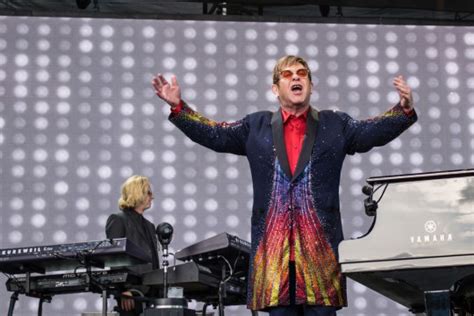 elton john tribute to victims of london and manchester attacks at derby concert metro news