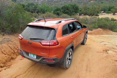 Reasons Why The Jeep Cherokee Trailhawk Was Named The 2015 Four