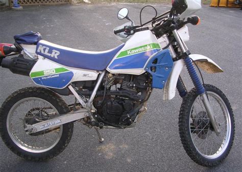 Claimed horsepower was 27.36 hp (20.4 kw) @ 9000 rpm. 1985 Kawasaki KLR250 - Moto.ZombDrive.COM