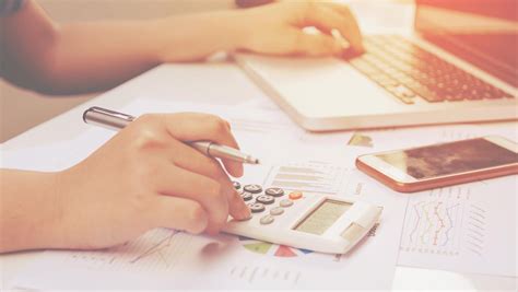 Insurance Agent Salary Ranges (And How To Set One For Your Next Hire)