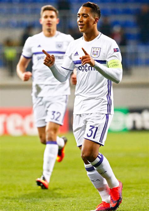 Latest on leicester city midfielder youri tielemans including news, stats, videos, highlights and more on espn. Youri Tielemans: Man United, Arsenal, Chelsea, Liverpool ...