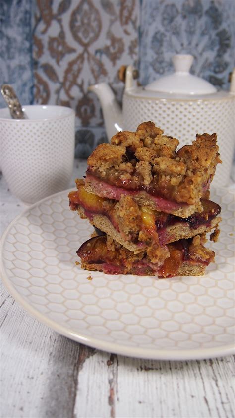 Besonders am wochenende ist bei mir backen ein highlight und passend dazu teile ich heute ein ganz einfaches, sommerliches rezept. Zuckerfreier Zwetschgenkuchen / Zwetschgendatschi (vegan ...